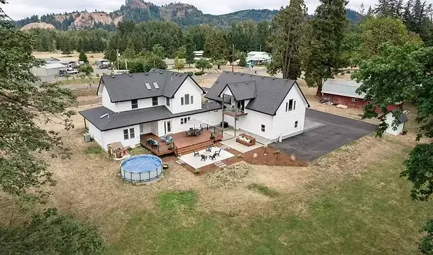 f97347_7edf55eb4db349d1a643169c04941863~mv2 (1)